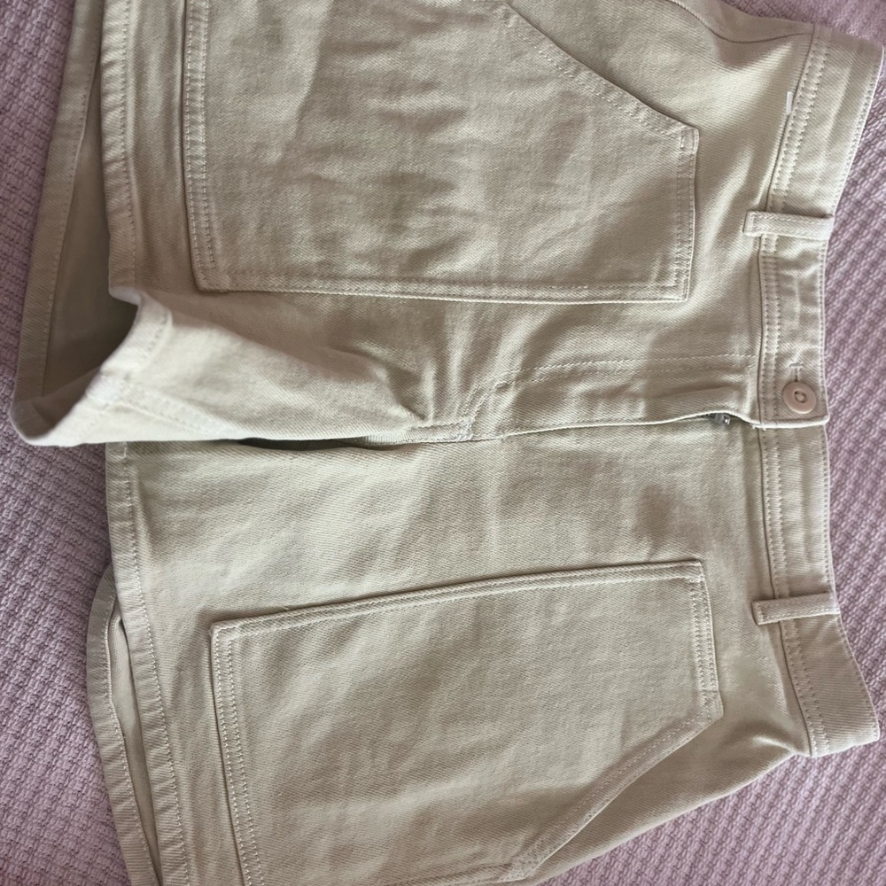 Aritzia Wilfred Free Modern Utility Short in
Pear Sorbet